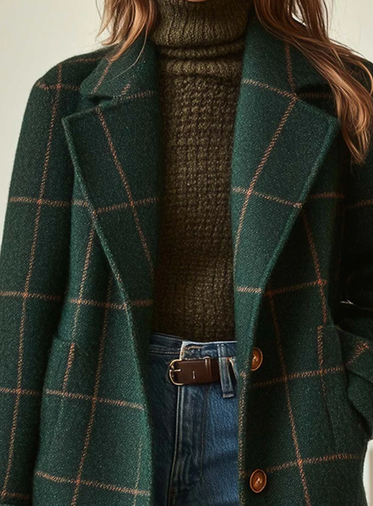 Cappotto in tweed a quadri con risvolto retrò