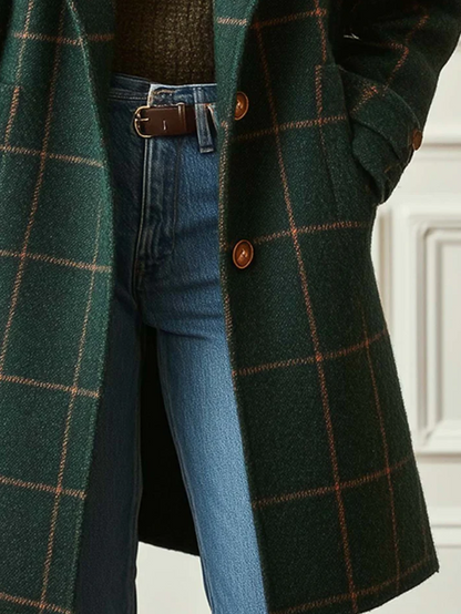 Cappotto in tweed a quadri con risvolto retrò